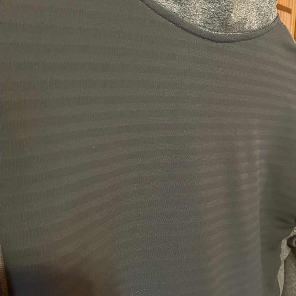 Nike Dri-Fit Women’s Gray Quarter-Zip Pullover - Picture 5 of 8